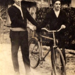 Biciclişti....Emil şi Dumitru Bumbu