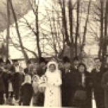 Cu ceteraşii la nuntă cu doctorul George Trifon în 1970